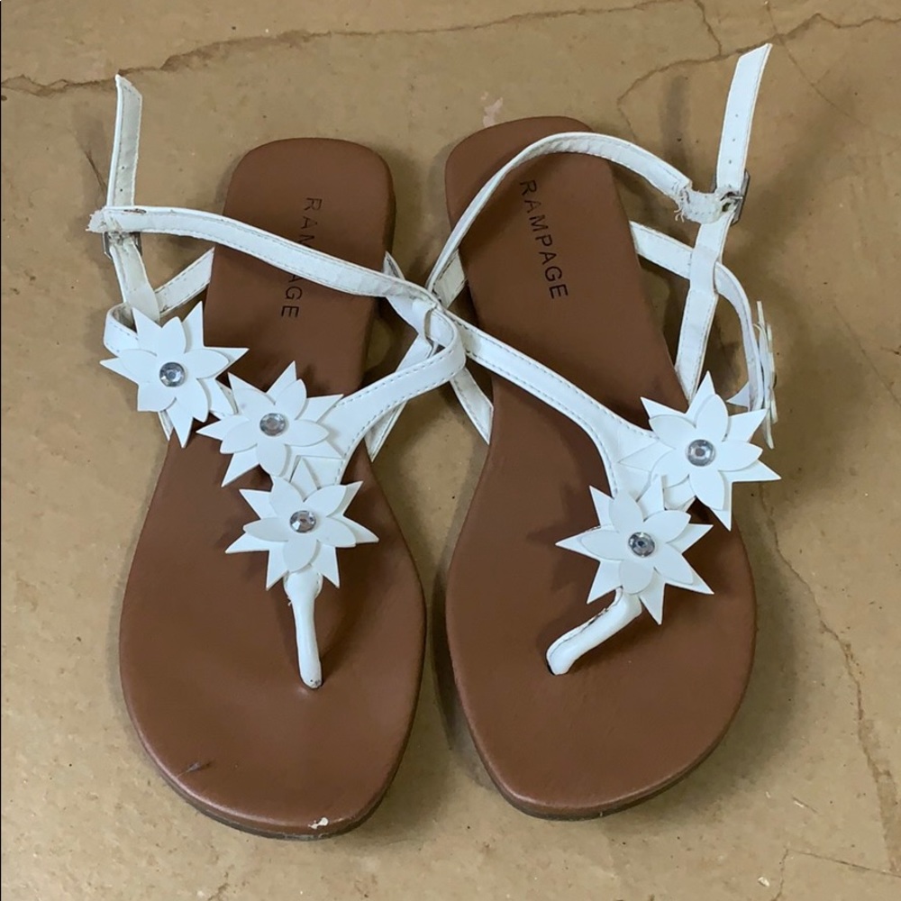 Flats sandals